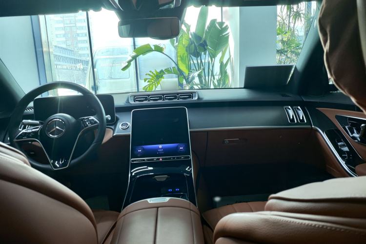 Used Mercedes-Benz S-Class 2024 Restyled S 400 L Business Version Interior 4