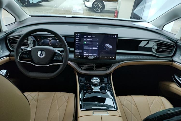 Used Denza D9 2024 DM-i 1050 Luxury Model
