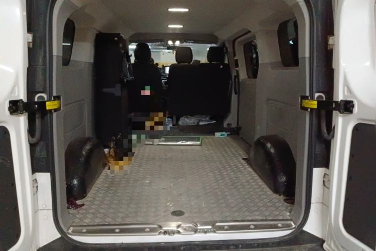 Used SAIC MAXUS Xintu V70 2023 2.0T Elite Edition Manual Transmission Short Wheelbase Low Roof 5/6 Seats (125 hp)
