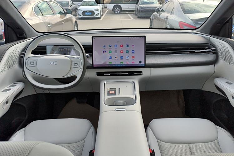 Used XPeng G6 2025 625 Long-Range Max Flagship Edition Center Console