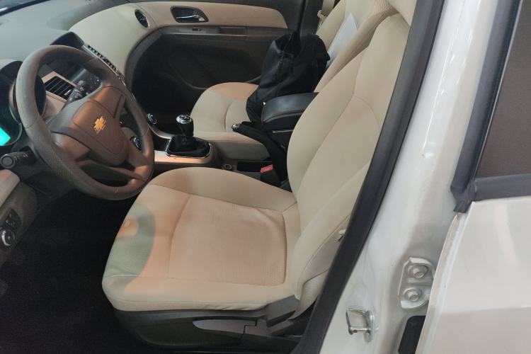 Used Chevrolet Cruze 2015 1.5L Classic SL MT Left Front Seat