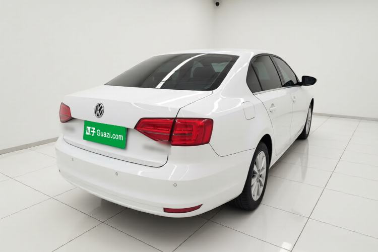 Used Volkswagen Sagitar 2015 1.6L Manual Comfort Model
