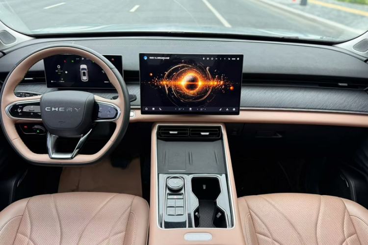 Used Chery Tiggo 8 L 2025 Model 2.0T Two-Wheel Drive Changhong Edition—5 Seaters