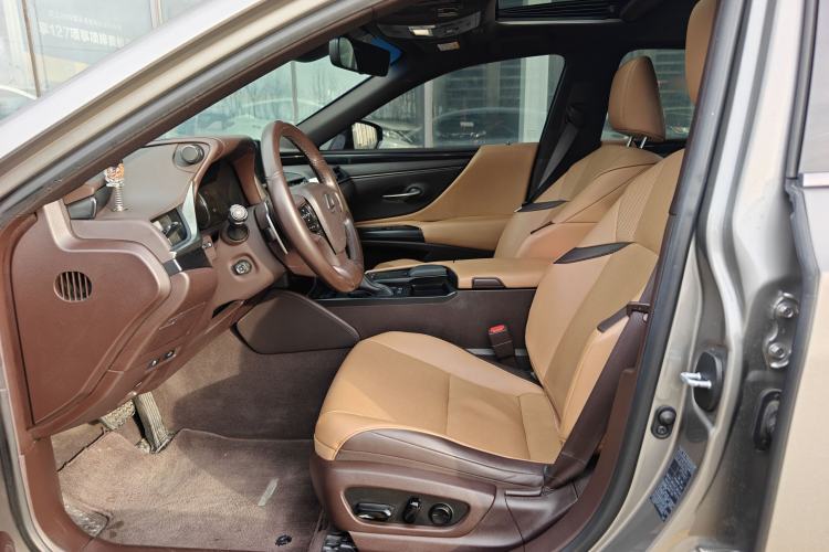 Used Lexus ES 2020 300h Premier Edition