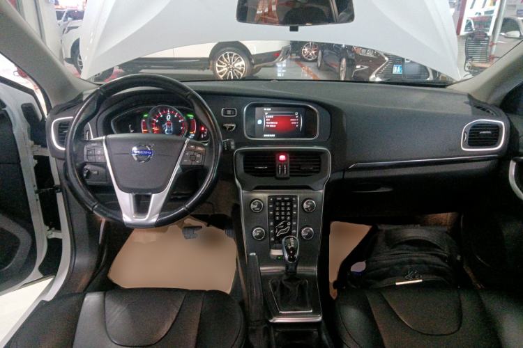 Used Volvo V40 2015 1.6T Zhiyi Edition
