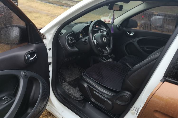 Used smart forfour 2016 1.0L 52 kW Passion Edition Driver Seat