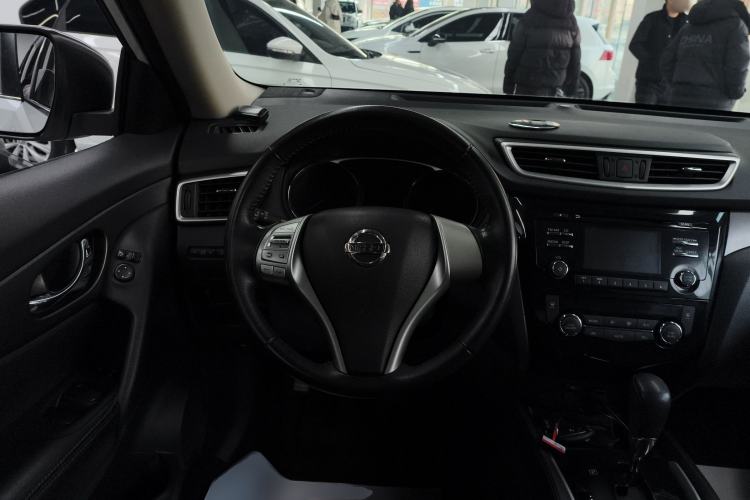 Used Nissan X-Trail 2015 2.0L CVT Comfort MAX Edition 2WD
