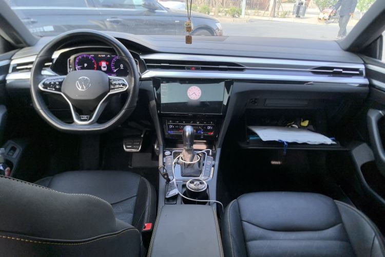 Used Volkswagen FAW-Volkswagen CC 2023 380TSI Striking Edition Center Console