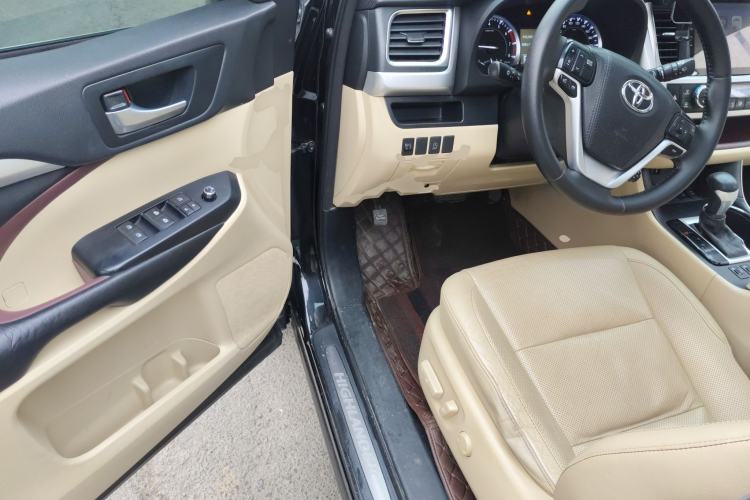 Used Toyota Highlander 2017 2.0T Four-Wheel Drive Luxury Edition 7 Seats Driver Seat