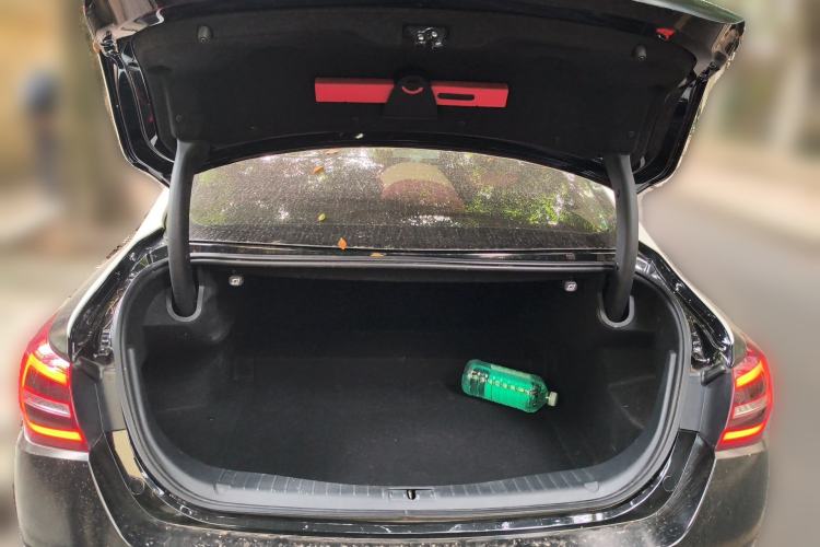 Used Hongqi H5 2022 Classic Model Facelift 1.8T Automatic Smart Connect Flagship Edition
