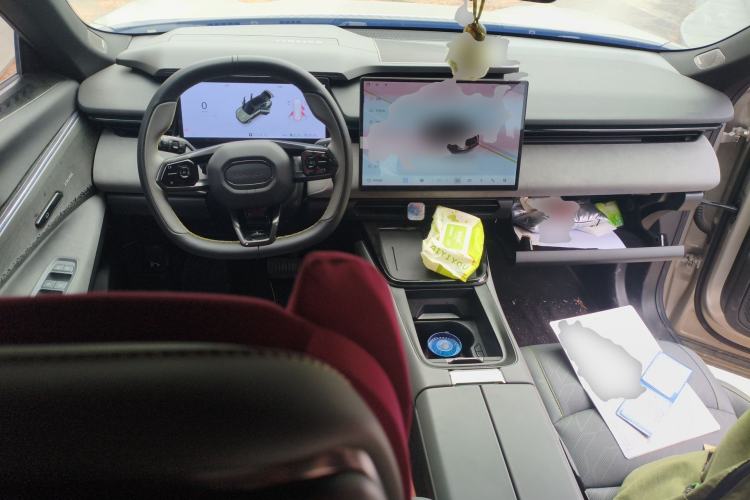 Used Lynk & Co 08 EM-P 2025 120km Long-Range Pro Center Console