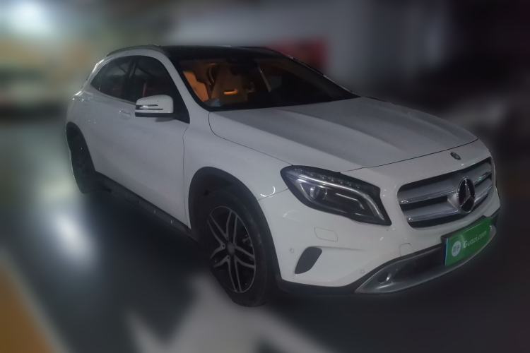 Used Mercedes-Benz GLA 2015 GLA 200 Fashion Model Front Right 45 Deg
