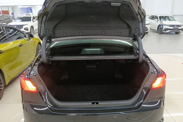 Used Toyota Camry 2024 Dual-Motor 2.0 HE Elite Edition
