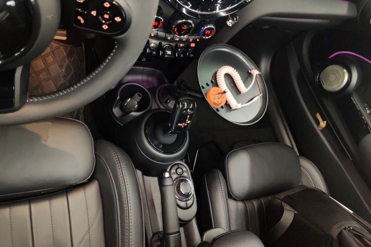 Used MINI 2023 Revised 2.0T COOPER S CABRIO Artist Steering Wheel