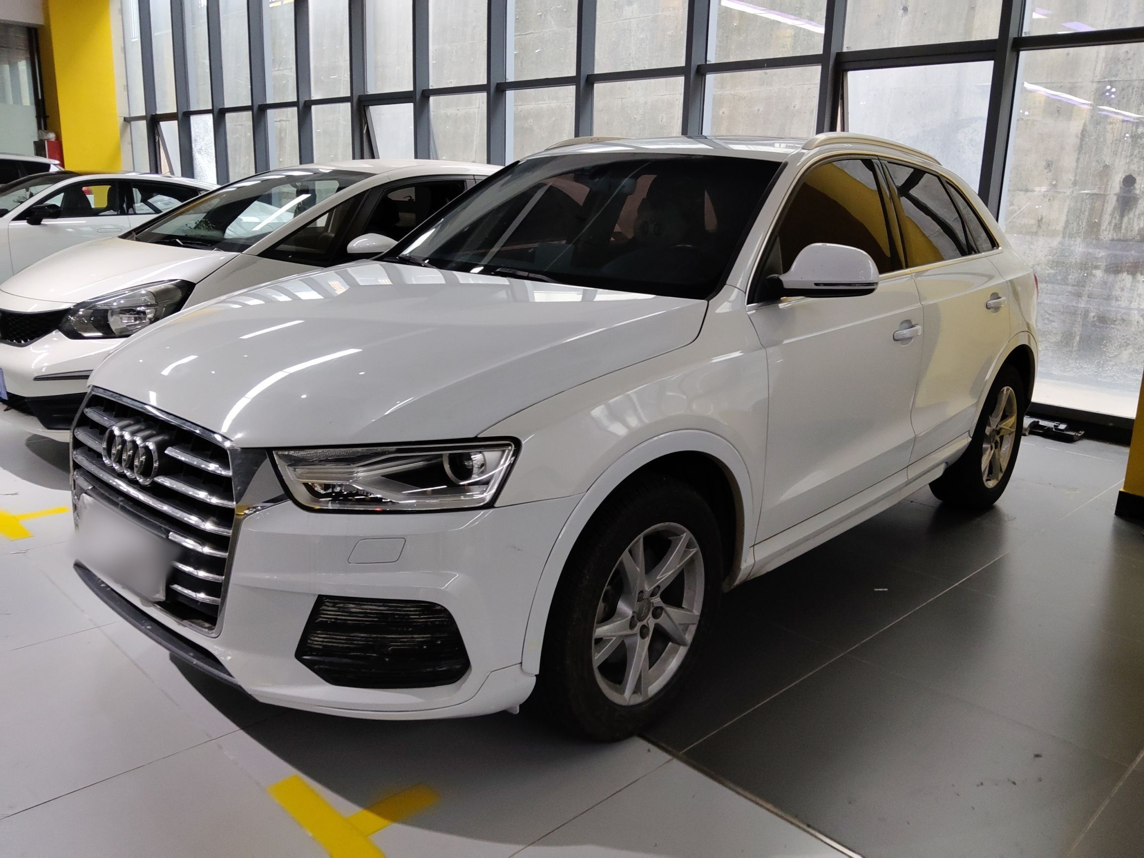 Под передней частью автомобиля