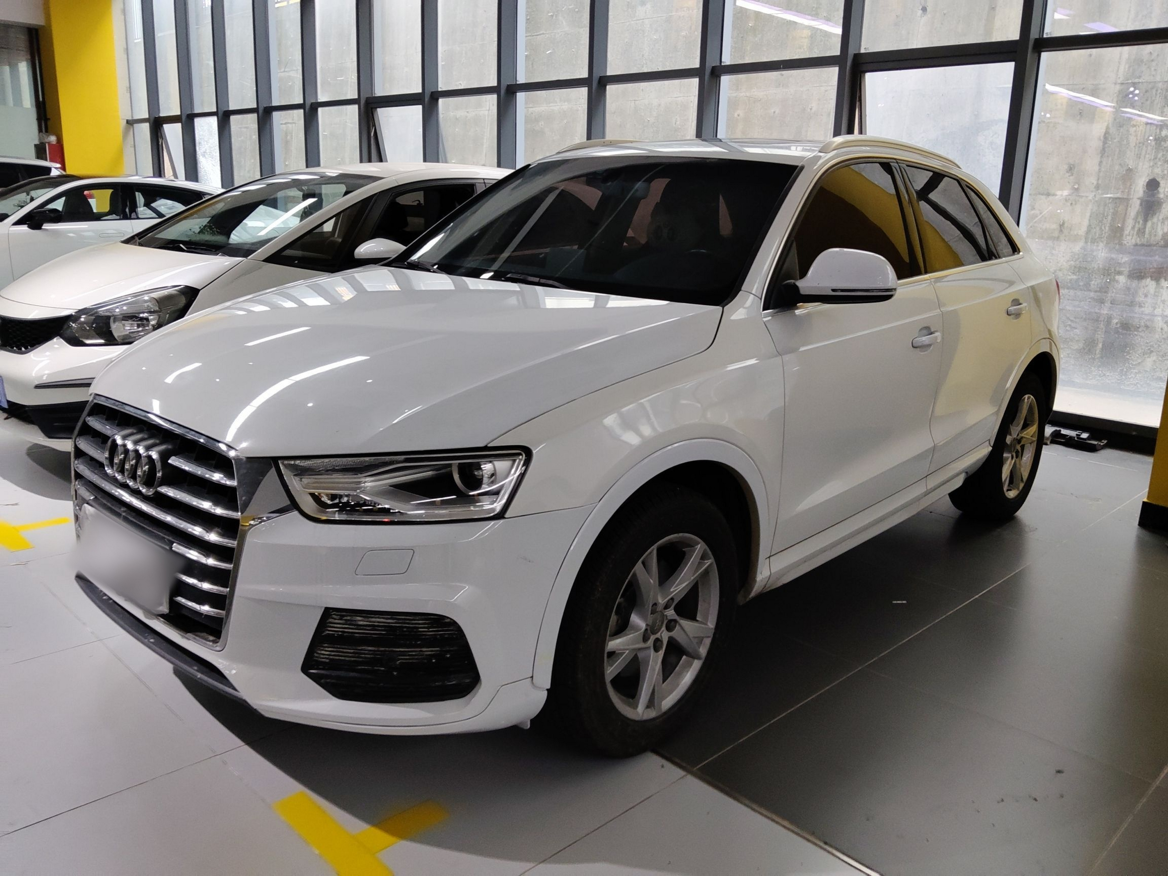 Под передней частью автомобиля