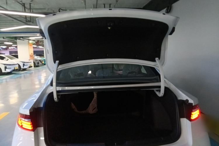 Used Geely Auto Preface 2026 Model Oriental Yao 1.5TD Fuyao Edition Trunk