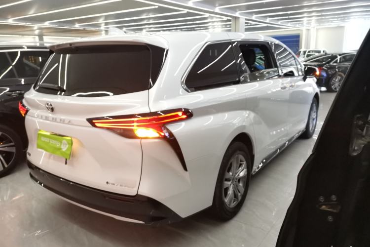 Used Toyota Sienna 2024 2.5L Hybrid Four-Wheel Drive Prestige Edition