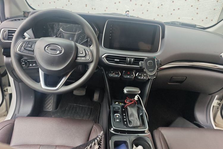 Used GAC Trumpchi GS4 2018 235T Automatic Two-Wheel Drive Elite Millionth Anniversary Edition Center Console