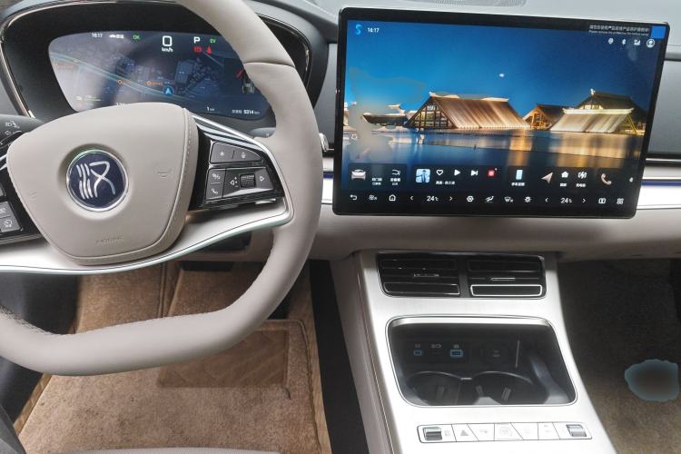 Used BYD Han 2025 DM-i Intelligent Driving Edition 245KM Prestigious Edition Center Console