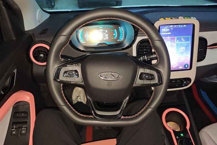 Used Chery Little Ant 2022 Revised Version Sweet Pink Edition Half-Sugar Version Lithium Iron Phosphate 30.7 kWh 30 kW 301 km