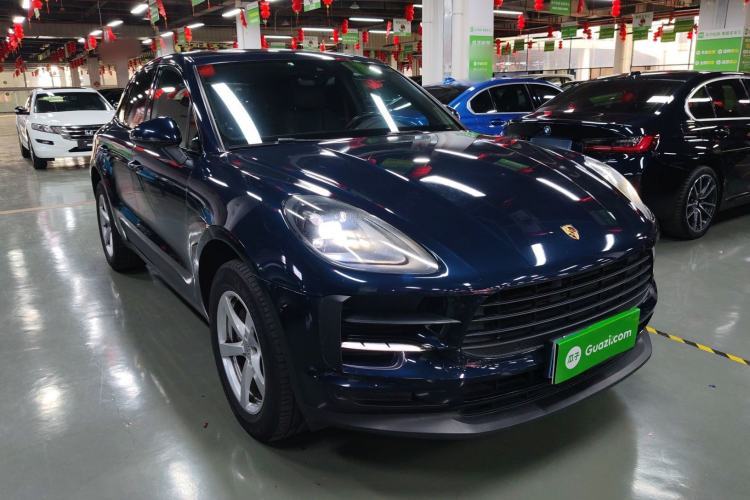 Used Porsche Macan 2018 Macan 2.0T Front Right 45 Deg