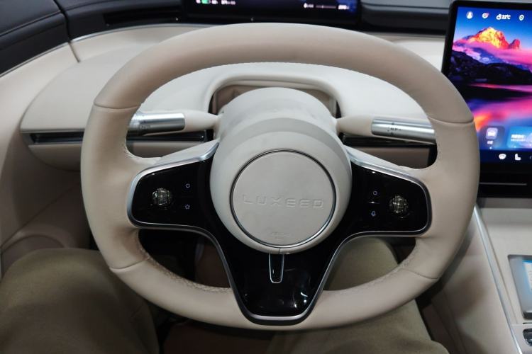 Used Hima Luxeed S7 2025 785 km Ultra