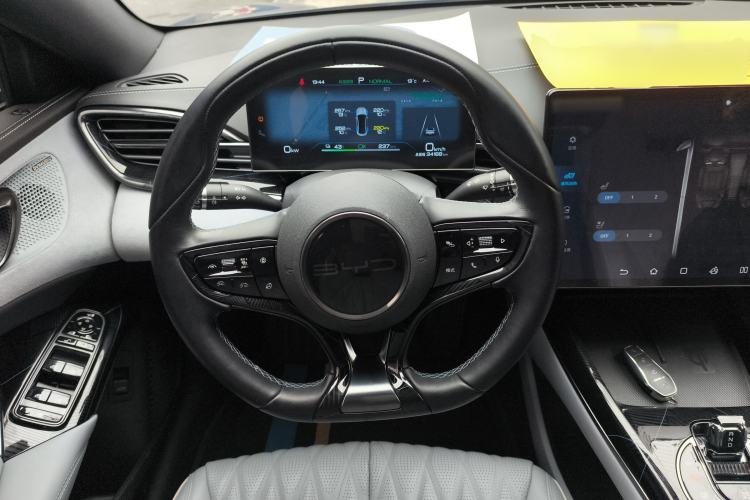 Used BYD Seal 2022 550 km Standard Range Rear-Wheel Drive Prestige Version
