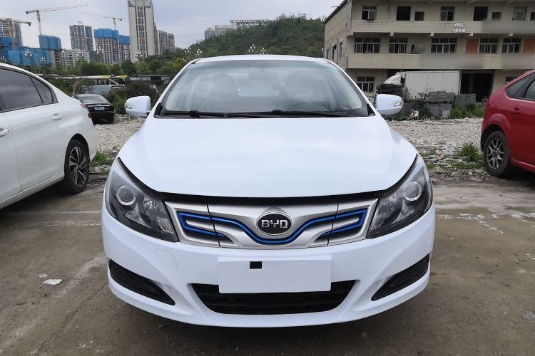 Used BYD e5 2017 300 Prestige Edition Front