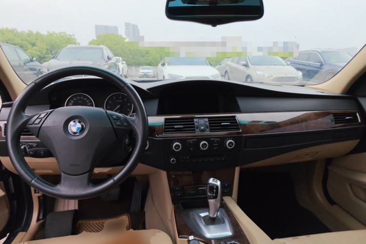 Used BMW 5 Series 2010 530Li Luxury Model Center Console