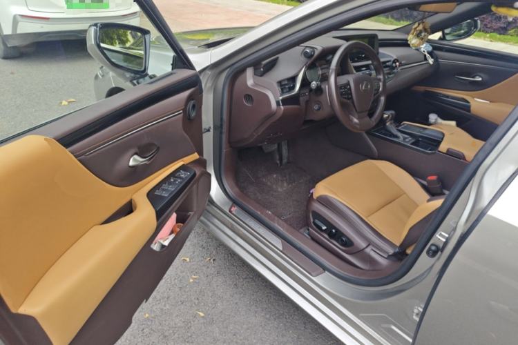 Used Lexus ES 2020 260 Excellence Edition Driver Seat