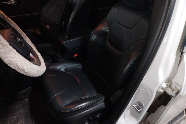 Used Jeep Cherokee 2016 2.4L Professional Edition Left Front Seat