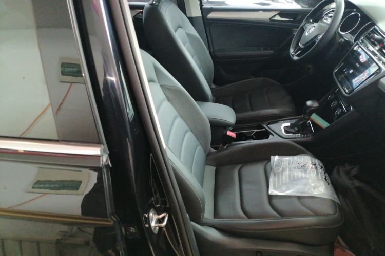 Used Volkswagen Tiguan L 2019 Revised 330TSI Automatic Two-Wheel Drive Smart & Luxury Edition China VI Standard Right Front Seat