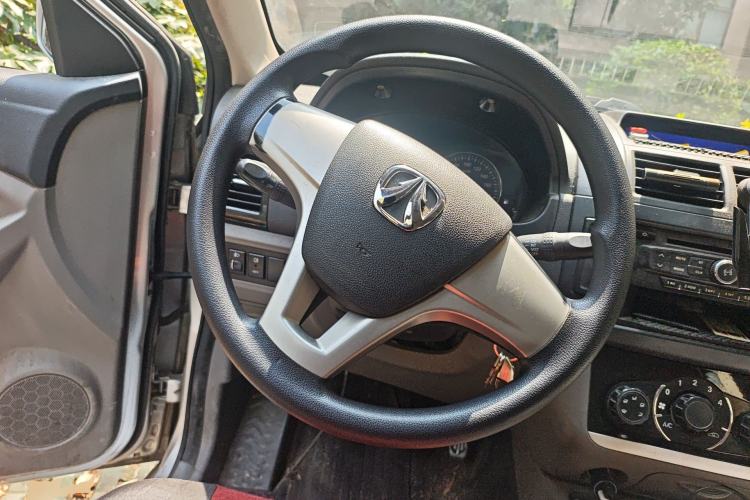 Used BAIC Weiwang M20 2014 1.5L practical type BJ415A Steering Wheel