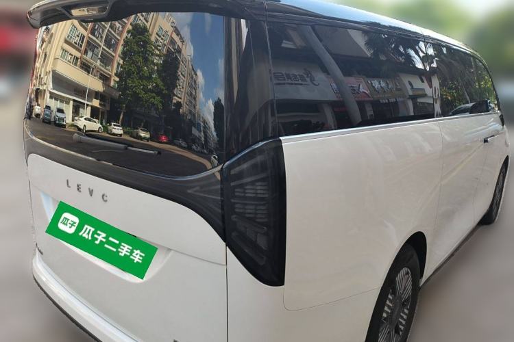 Used Geely Galaxy LEVC L380 2024 140-Degree 6-Seater All-Wheel-Drive Ultra