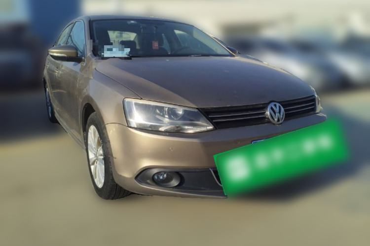 Used Volkswagen Sagitar 2014 1.4TSI Automatic Luxury Model Front Right 45 Deg