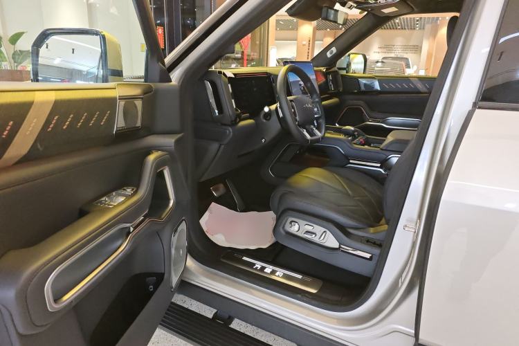 Used Formula Leopard 8 2025 Smart & Brave Flagship Edition 6 Seats Driver Seat