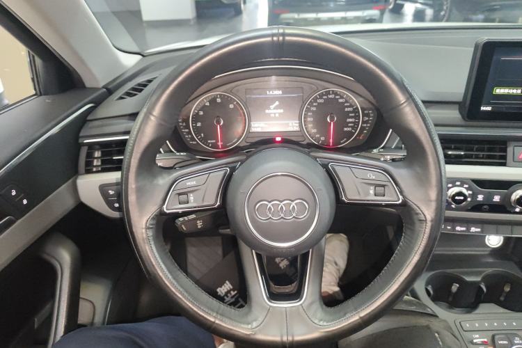 Used Audi A4L 2017 Plus 40 TFSI Ambition Model
