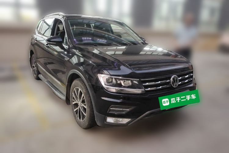 Used Volkswagen Tiguan L 2018 330TSI Automatic Two-Wheel Drive Luxury Edition Front Right 45 Deg