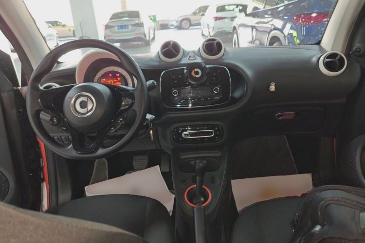 Used smart fortwo 2015 1.0L 52 kW hardtop Dynamic version