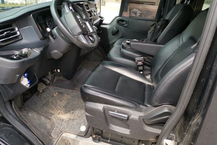 Used JMC Fushun 2023 2.0T Automatic Short-Wheelbase Low-Roof Commercial & Multi-Purpose Passenger Vehicle 6 Seats with Lift-Up Tailgate Left Front Seat