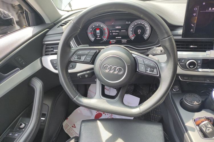Used Audi A4L 2022 40 TFSI Luxury Dynamic Model Steering Wheel