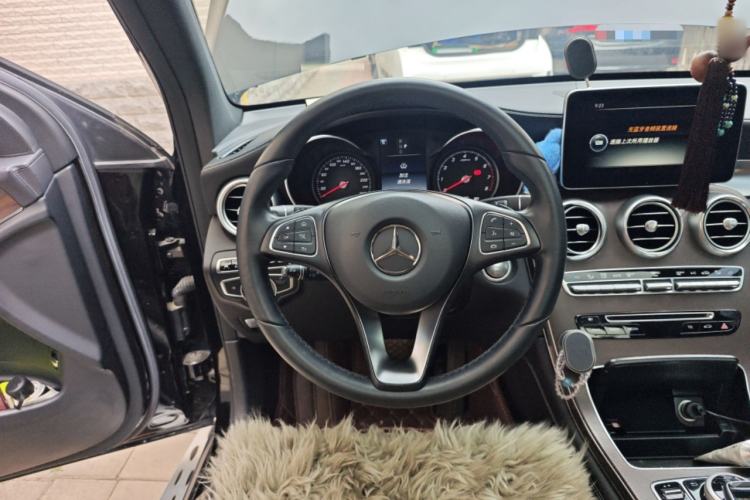 Used Mercedes-Benz GLC 2016 GLC 300 4MATIC Luxury Model Steering Wheel