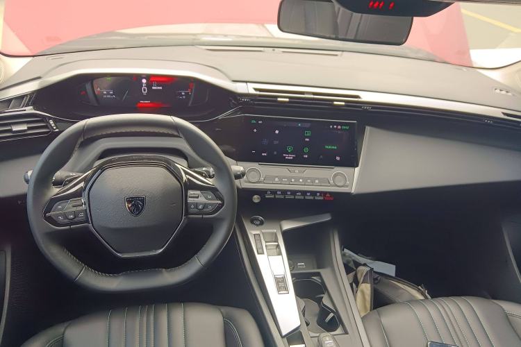 Used Peugeot 408X 2023 Active Version