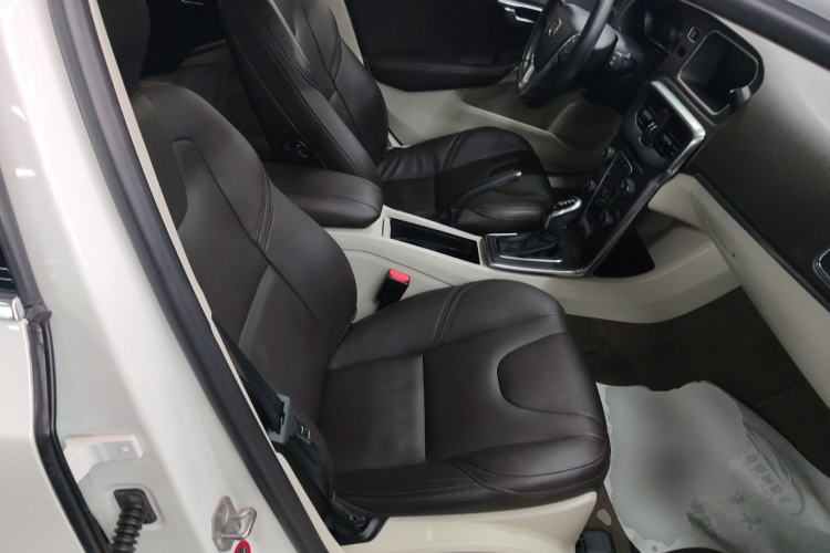 Used Volvo V40 2015 1.6T Zhiya Edition