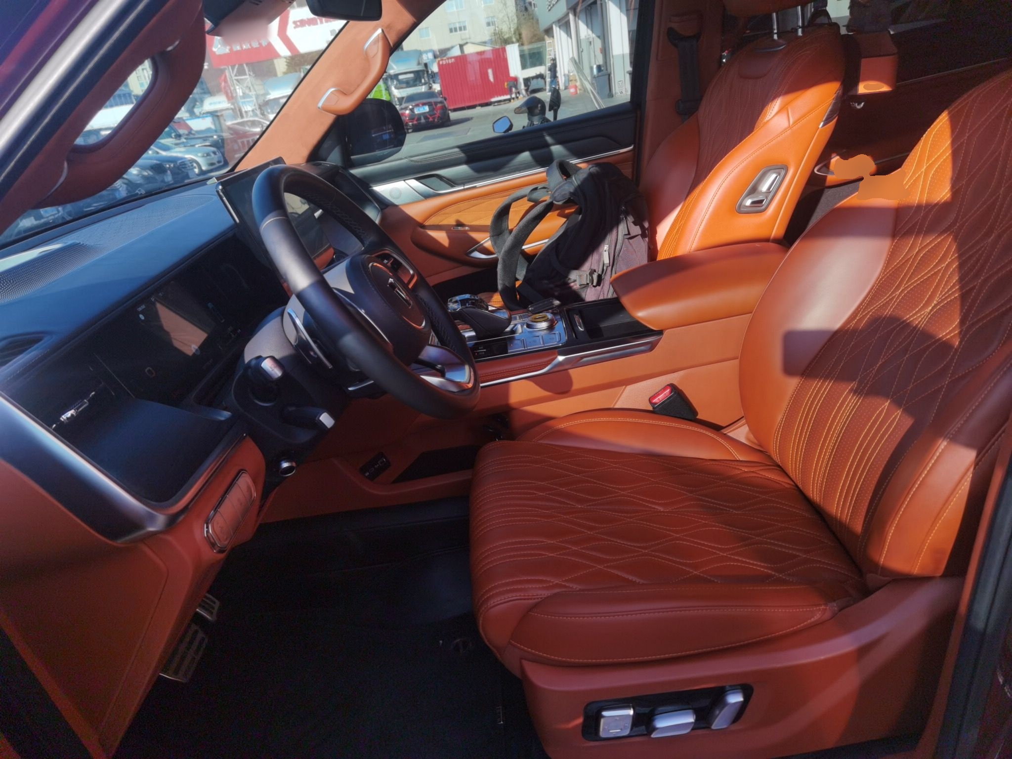 المقاعد الأمامية داخل السيارة