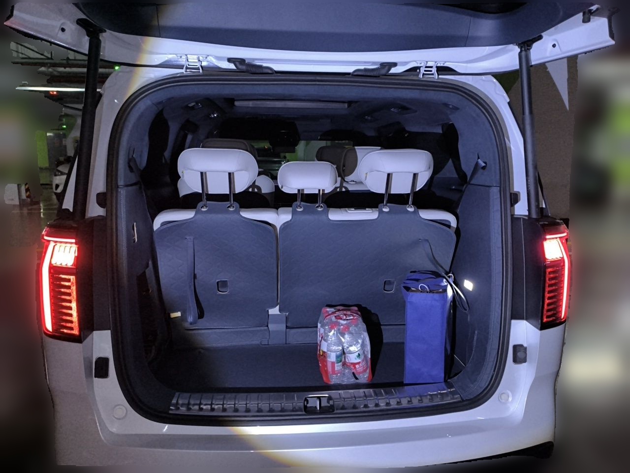 Zeekr 009 2024 7-Seater Aisle Version 108 kWh — снимка 19