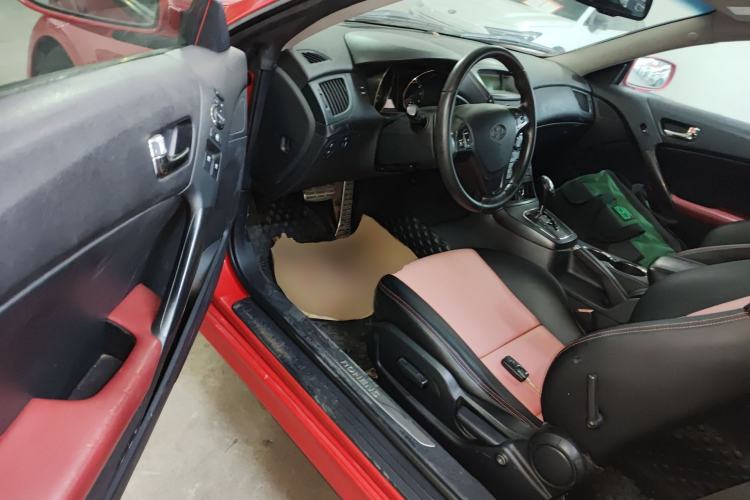 Used Hyundai Genesis Coupe 2009 2.0T Automatic Deluxe Edition Driver Seat