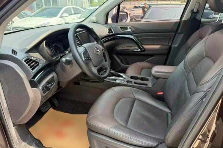 Used GAC Trumpchi GS4 2017 235T Automatic Two-Wheel Drive Luxury Smart Connectivity Version Interior 2