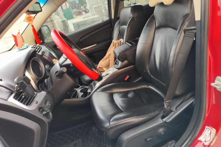 Used Dodge Journey 2013 2.4L Two-Wheel Drive Luxury Version Left Front Seat